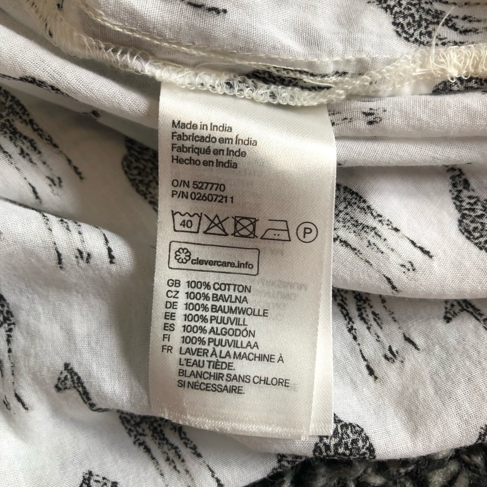 H&M Giraffe Button Down - Picture 4 of 5